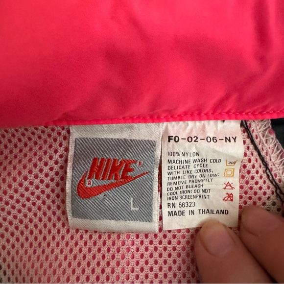 Nike Vintage Pink and Gray Mesh Jacket - Picture 3 of 9